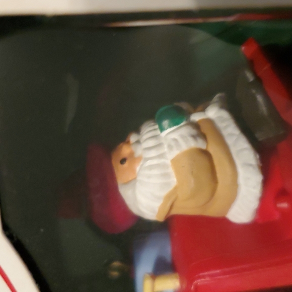 Hallmark Kringle Coach ornament - Picture 3 of 4